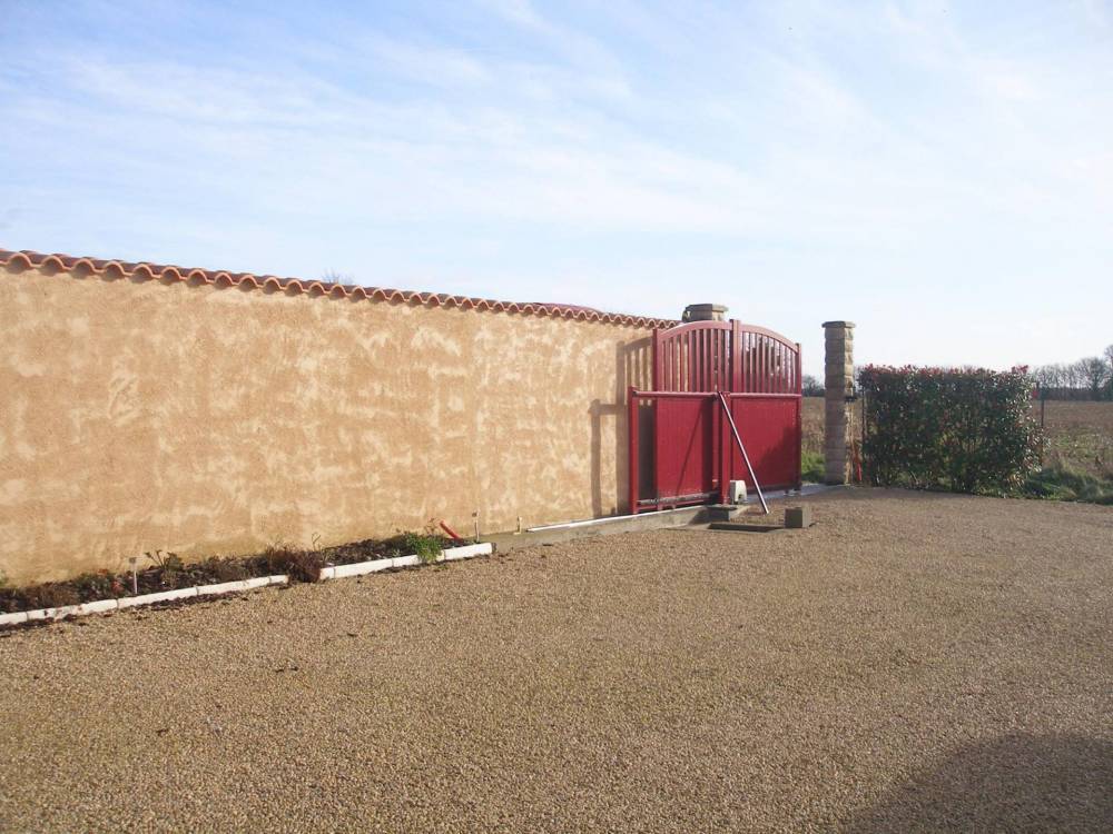 Mur avec portail