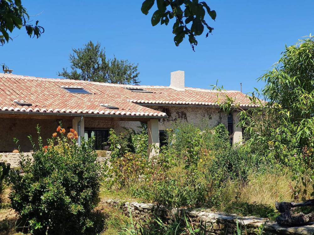 Maison avec tuiles